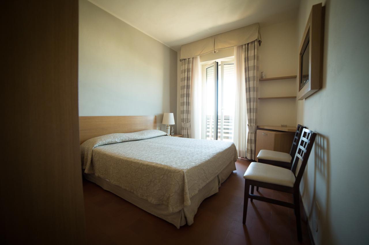 קסטליונה דלה פסקאיה Hotel Miramare מראה חיצוני תמונה