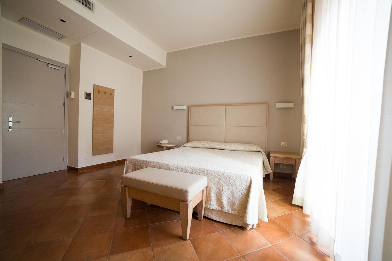 קסטליונה דלה פסקאיה Hotel Miramare מראה חיצוני תמונה